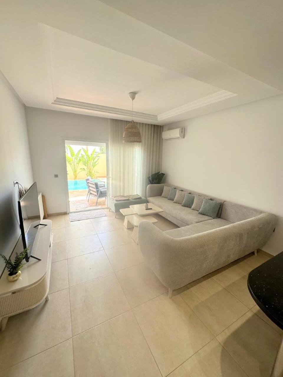 Folla Centre Monastir *